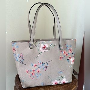 Guess tote bag